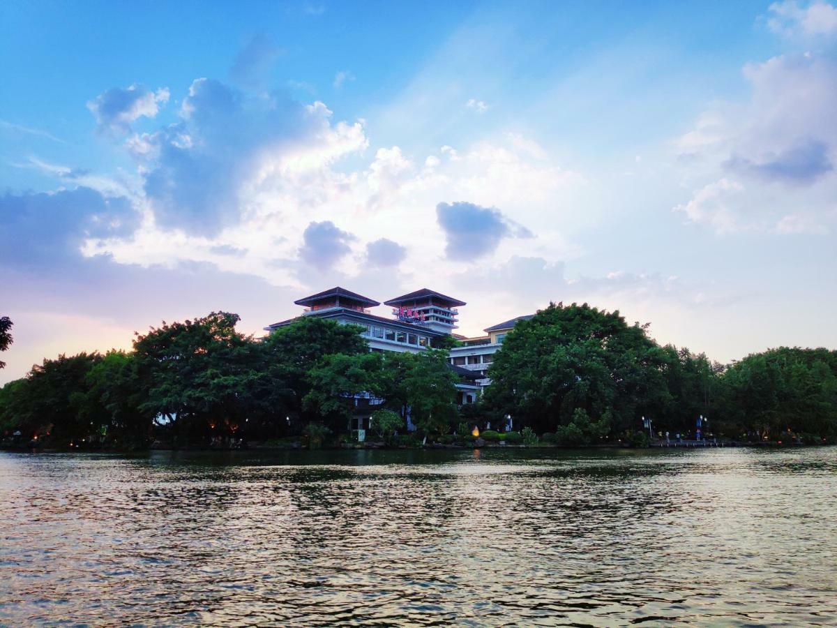 Guilin Ronghu Hotel Exterior photo